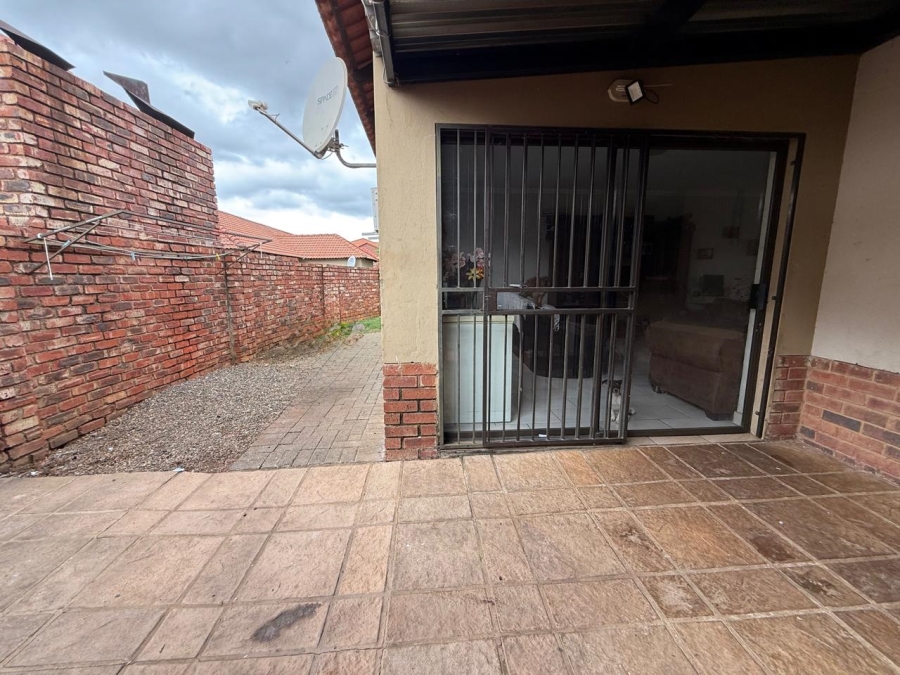 2 Bedroom Property for Sale in Waterval East North West